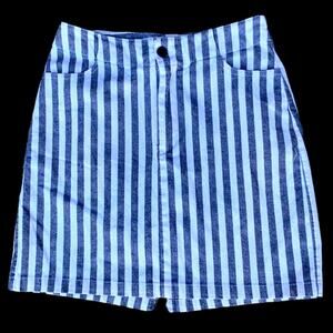 Brandy Melville Gray and White Mini Skirt Size XS